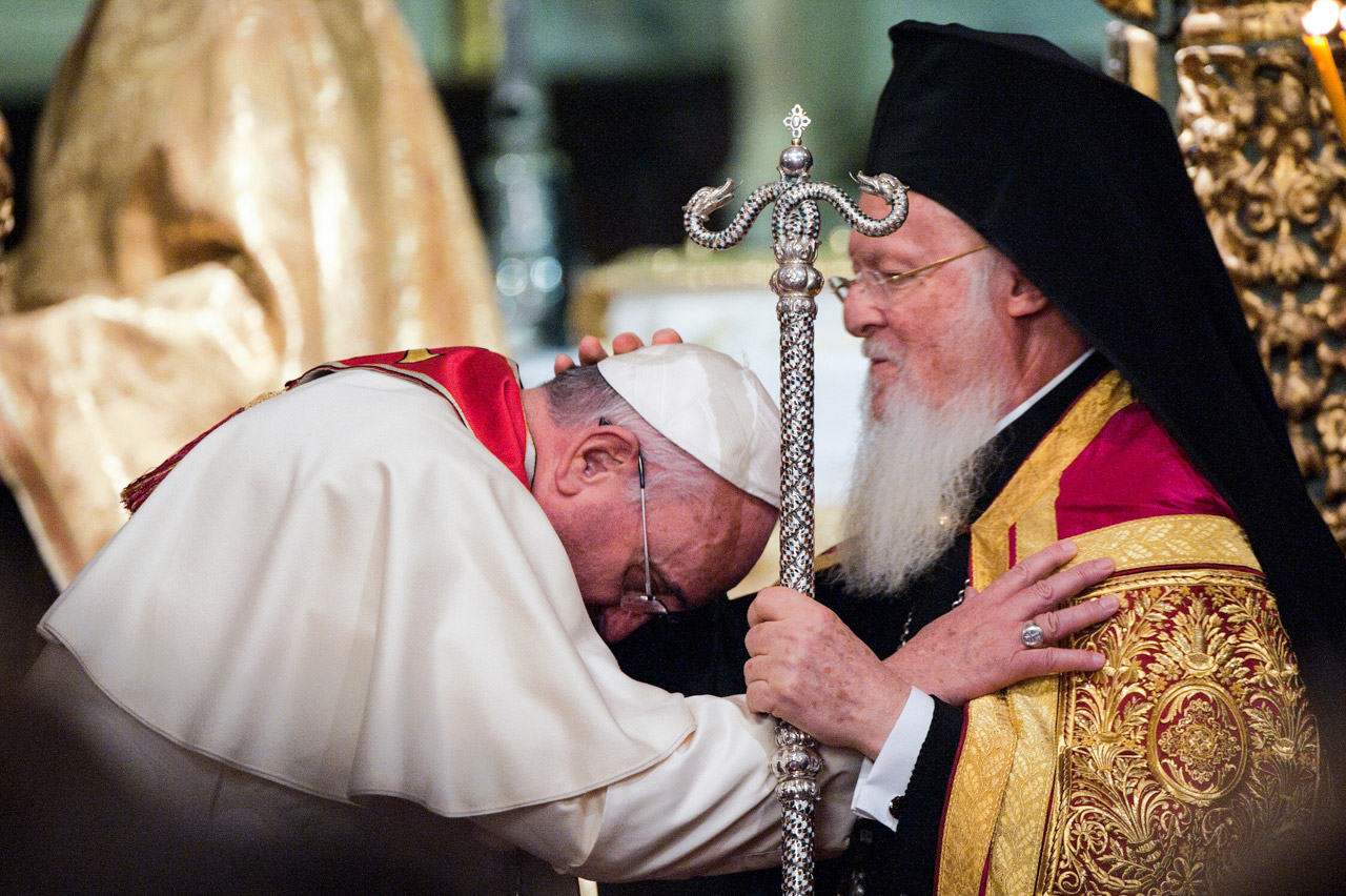 Ecumenal Patriarch Bartholomeo of Constantinople blesses Pope Francis, Istanbul, Turkey ©Alessia GIULIANI/CPP